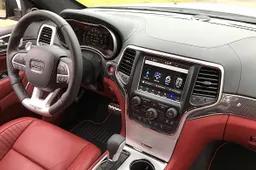 Jeep Grand Cherokee Trackhawk: interni racing comfort