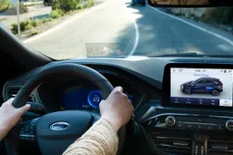 Ford: interni dei veicoli a prova di igienizzanti per le mani