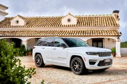 Jeep Grand Cherokee 4xe: prezzo, dimensioni, interni, prova su strada