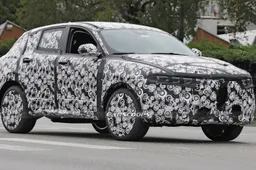 Interni Alfa Romeo Tonale: una foto spia anticipa volante e cruscotto