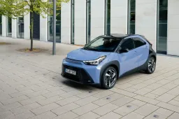 Nuova Toyota Aygo X Hybrid: prezzi, offerte e prime consegne del city SUV full hybrid