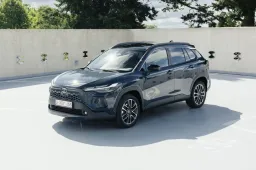 Nuova Toyota Corolla Cross: stile da SUV, tecnologia ibrida e debutto GR Sport