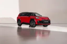 Nuova Toyota RAV4 Hybrid 2025: svelati i prezzi del SUV giapponese