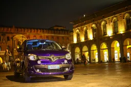 Renault Twingo: nuovo doppia frizione EDC e serie Limitata LOVELY