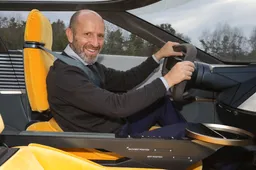 Lancia Pu+Ra HPE: il CEO Napolitano al volante [VIDEO]