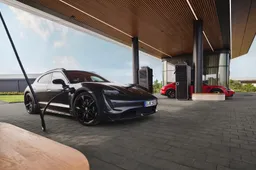 Porsche Charging Lounge: durante la ricarica non si perde tempo