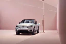 Volvo lancia la XC40 elettrica: il futuro del brand parte da lei