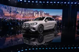 Nuova Mercedes-Benz GLC 2026: cambia design, ha un super cervello e ora è anche elettrica