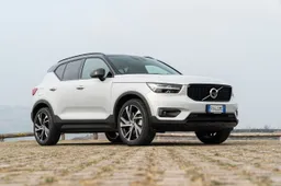 Volvo XC40 Recharge ibrida plug-in prezzi, dimensioni,  motori, opinioni