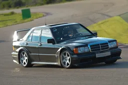 Prova su strada Mercedes 190 2.5-16 Evolution II: dal passato con furore