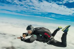 Bear Grylls e la nuova Land Rover Discovery, a modo suo [VIDEO]