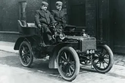 Rolls-Royce: 120 anni di “Spirit of Ecstasy”