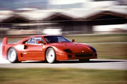 30 candeline per la Ferrari F40: la prima hypercar