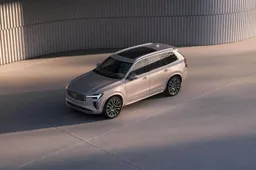 Volvo XC90 2025: adesso è la migliore di sempre? Prezzi e info