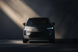 Nuova Volvo XC70: l’iconica station ora è un SUV plug-in da 200 km in elettrico