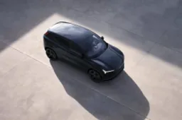 Volvo EX30 Black Edition: il piccolo SUV elettrico diventa ancora più grintoso e sostenibile