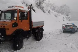 Alfa Romeo 159 della Polizia salva lo spazzaneve: fake o realtà? [VIDEO]