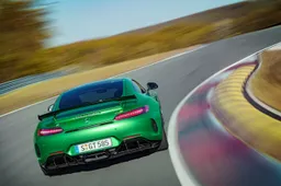 Nuova Mercedes-AMG GT R