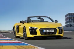 Nuova Audi R8 Spyder V10: 184.400 euro per la supercar dei quattro anelli