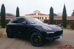 Porsche Cayenne S E-Hybrid: la prova in anteprima