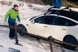 Salvini e la figuraccia a bordo della Tesla? Il video è una fake news