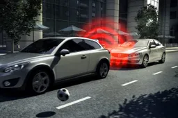 Volvo S60 e XC60: massimo punteggio nel nuovo test dei sistemi di prevenzione dell’impatto frontale