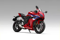 Honda CBR650R 2026: la sportiva che ti fa dimenticare la frizione