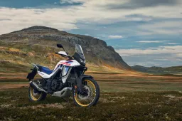 Honda Transalp 2026: la regina dell’adventure touring diventa elettronica con l’E-Clutch