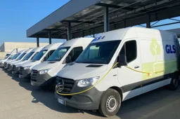 Corrieri per un giorno a bordo di Mercedes eSprinter elettrico, con Y3K e GLS