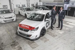 Peugeot 308 Racing Cup: alta tecnologia da competizione