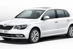 La Skoda Superb cambia volto