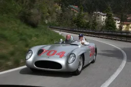 Mercedes-Benz sponsor della Mille Miglia 2016