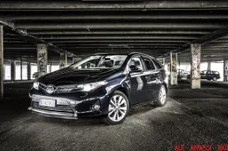 Toyota Auris Touring Sports Hybrid: prova su strada