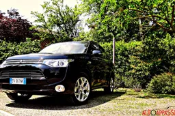 Mitsubishi Outlander PHEV: prova su strada in anteprima