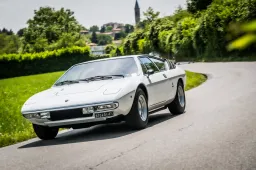 Un difficile vestito: Lamborghini Urraco vs Ferrari Dino 308 GT4