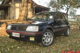 Il mito 205 GTI attende il vincitore