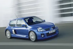 Renault Clio V6, la piccola belva che non voleva andare dritta