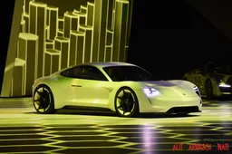 Porsche Mission E: Salone di Francoforte 2015 LIVE