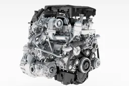 Land Rover introduce il propulsore Ingenium sulla Discovery Sport
