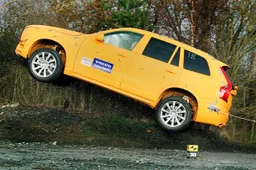 Tecnica: Volvo XC90 protegge i passeggeri in caso di uscita di strada