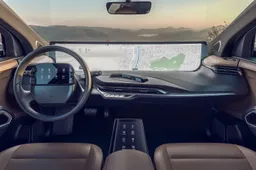 L’auto nuova? Si sceglie anche dallo schermo infotainment