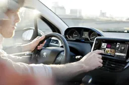 Test: Touchscreen Magneti Marelli su Peugeot 208