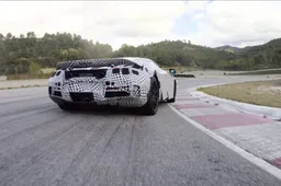 La McLaren 720S si mostra per la prima volta [VIDEO]