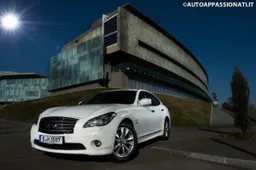Test - Infiniti M35h