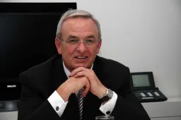 VW Diesel Gate: Martin Winterkorn si e' dimesso