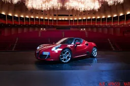 Alfa Romeo 4C Spider a Teatro | Foto