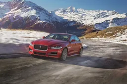 Jaguar XE MY 2017: arrivano trazione integrale e nuovo infotainment