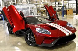 Le prime Ford GT escono dalla linea di produzione