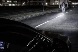 Digital Light: Mercedes-Benz illumina la strada in HD