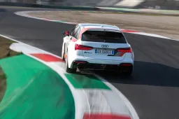 Boom di ordini per la RS6: prima dell'addio, tutti la vogliono